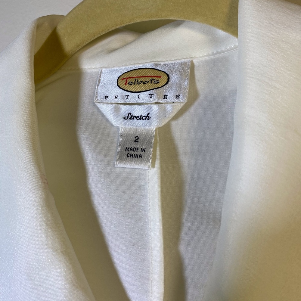 White blouse - Picture 3 of 3